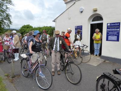 Cyclists visit the museum