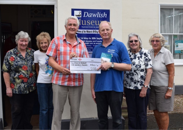 Dawlish Museum Receives A Cheque For 500 !