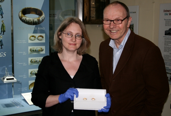 LEE RINGS REUNITED IN TOTNES
