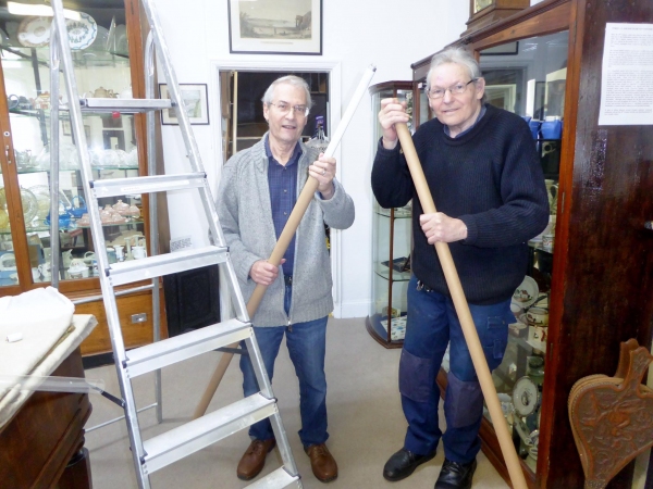 New fluorescent LEDs go in !