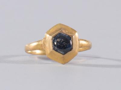 City’s treasure collections boosted by Medieval gold finger ring from Wembury