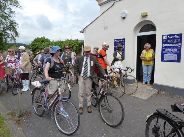 Cyclists visit the museum