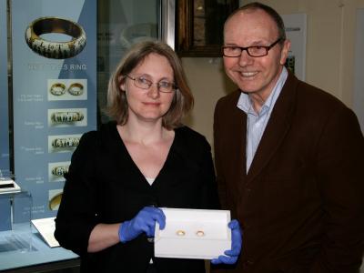 LEE RINGS REUNITED IN TOTNES